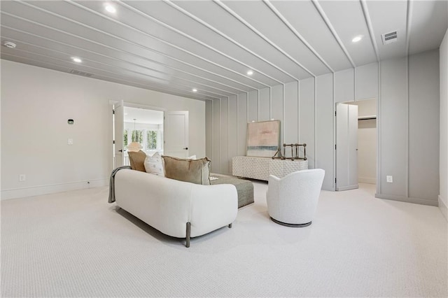 living area with visible vents, baseboards, recessed lighting, and carpet flooring