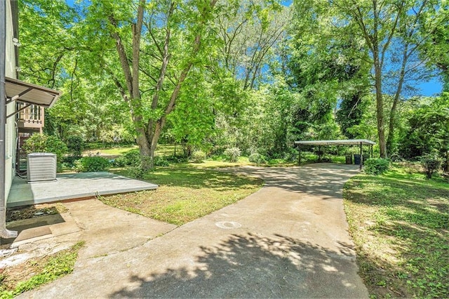 view of yard with a carport and central AC