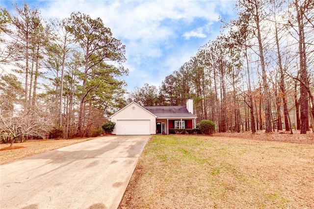 view of front facade featuring a garage and a front lawn