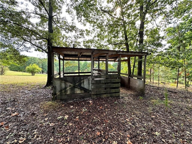 exterior space featuring an outbuilding