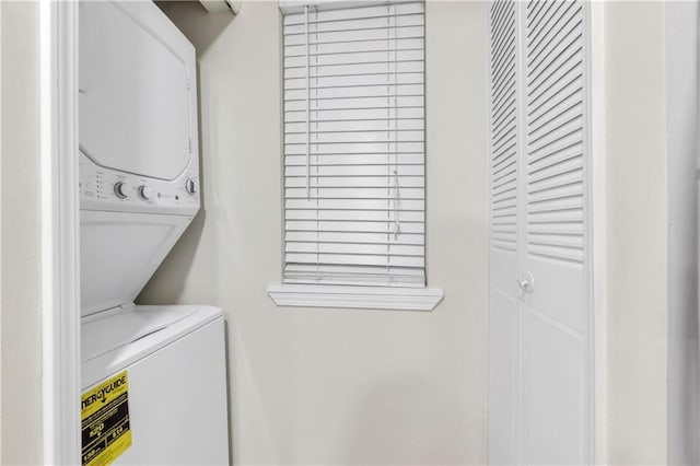 404 Hawkstone Way, Alpharetta, GA 30022 - laundry room featuring stacked washer / dryer