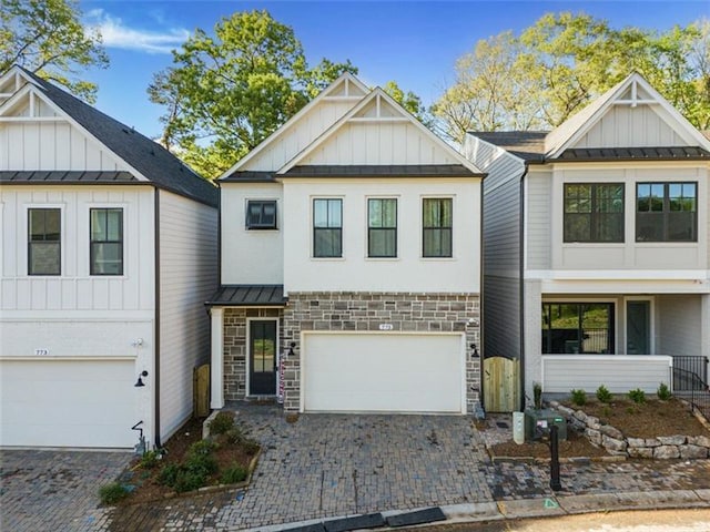 view of front of house featuring a garage