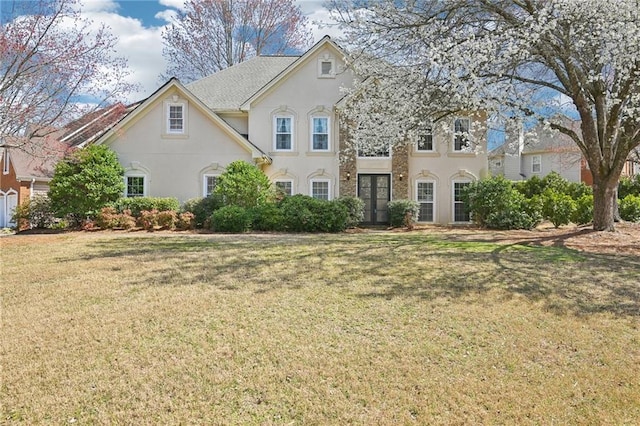 view of front of property featuring stucco siding and a front lawn