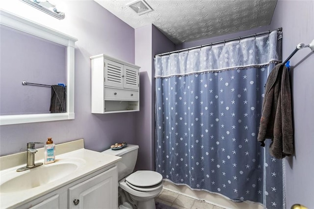 bathroom featuring a textured ceiling, toilet, a shower with shower curtain, vanity, and visible vents