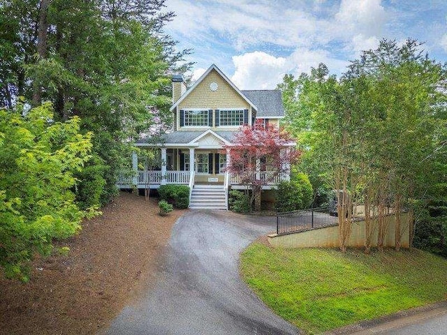 view of front of property featuring a porch