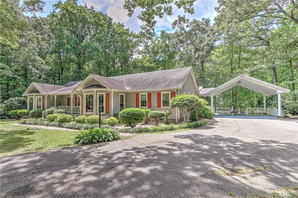 view of front of home featuring a porch