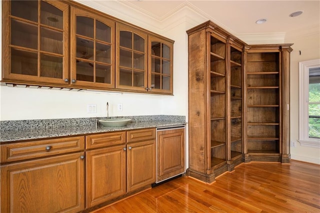 1006 Arbor Trce NE, Atlanta, GA 30319 - bar featuring light wood-style flooring and crown molding