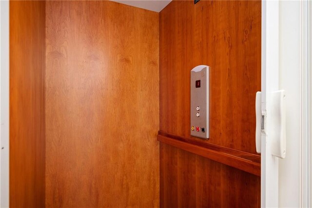 1006 Arbor Trce NE, Atlanta, GA 30319 - elevator