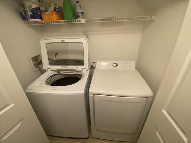 laundry room featuring laundry area and independent washer and dryer