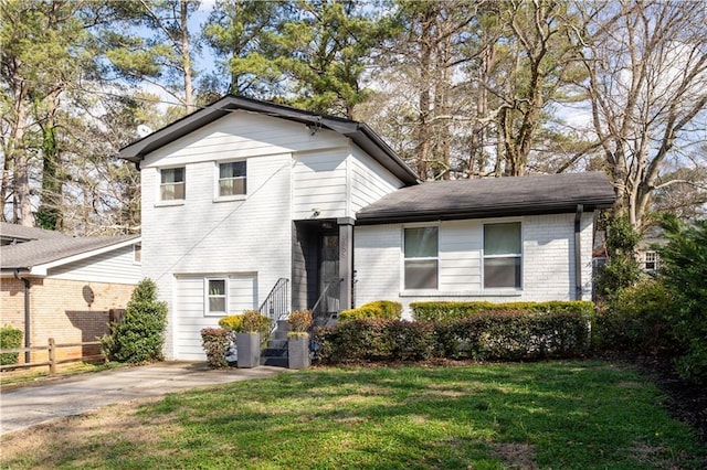 tri-level home featuring a front lawn