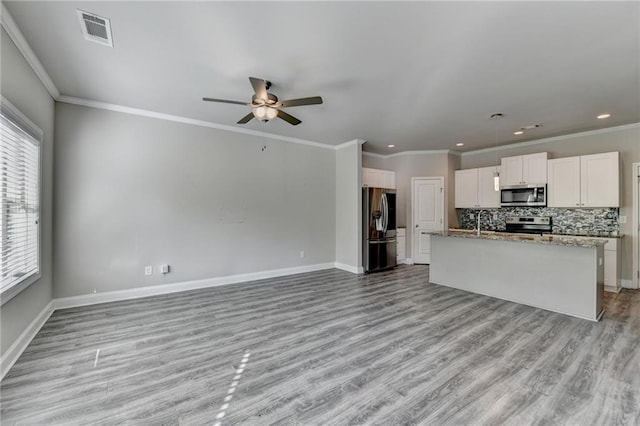 4421 Fulson Dr, Lilburn, GA 30047 - kitchen featuring stainless steel appliances, ceiling fan, recessed lighting, white cabinetry, and baseboards