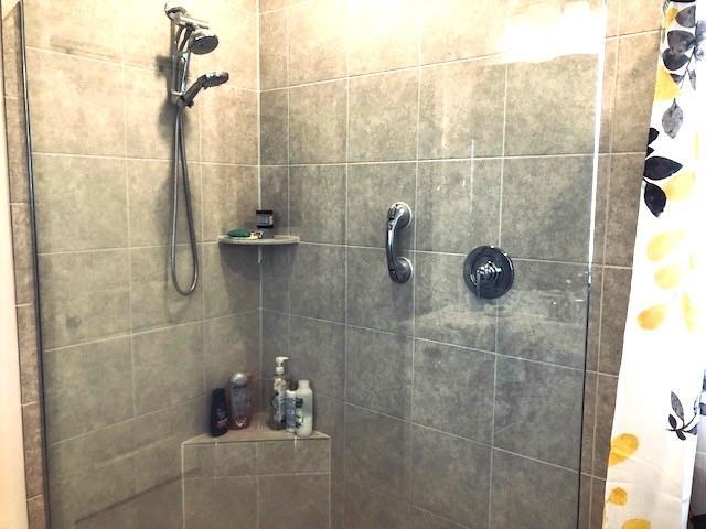 full bath featuring a tile shower