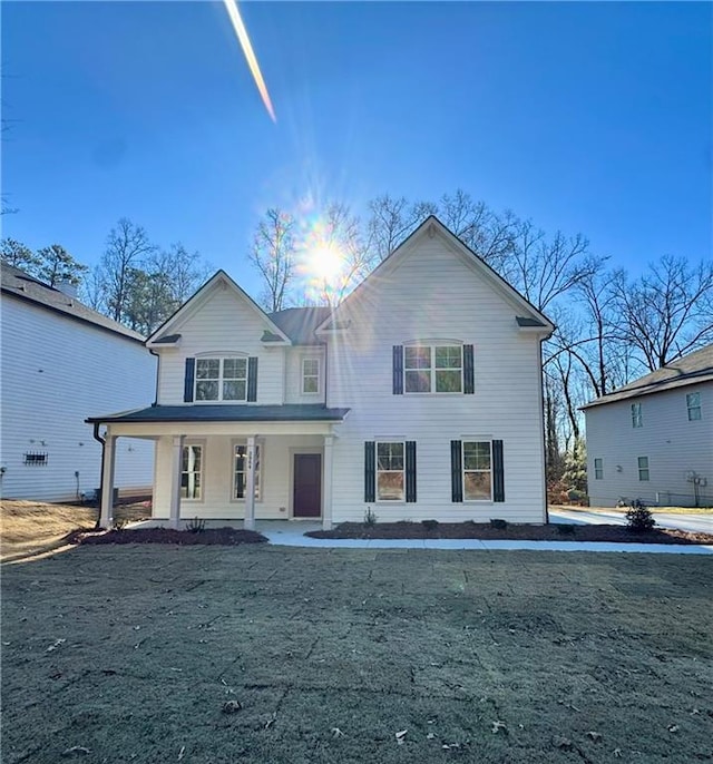 view of front of property featuring a front yard