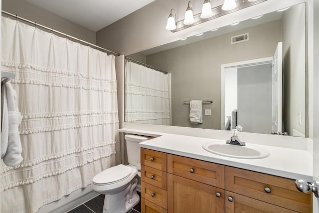 bathroom with toilet, vanity, visible vents, and shower / tub combo with curtain