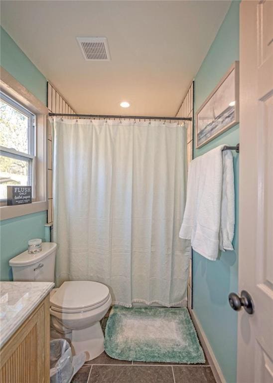 full bath with visible vents, curtained shower, toilet, and vanity