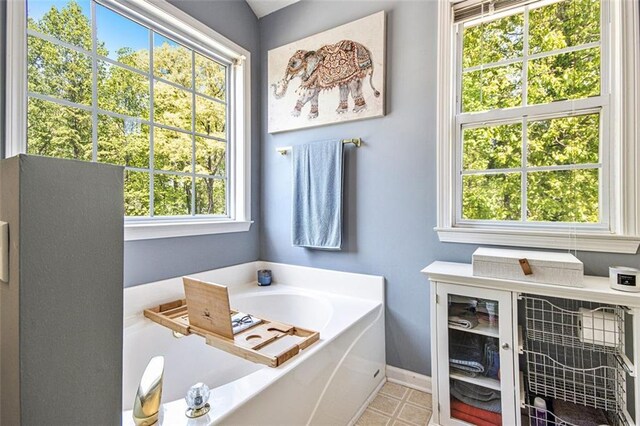 10 Callaway Ct, Hiram, GA 30141 - full bath with baseboards and a bath