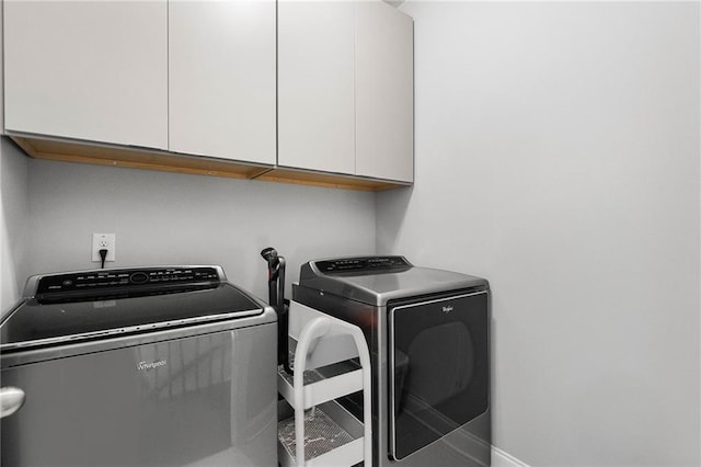 laundry room featuring cabinets and independent washer and dryer