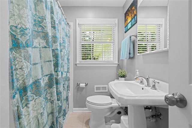 1959 Audubon Dr NE, Atlanta, GA 30329 - bathroom with tile patterned flooring and curtained shower