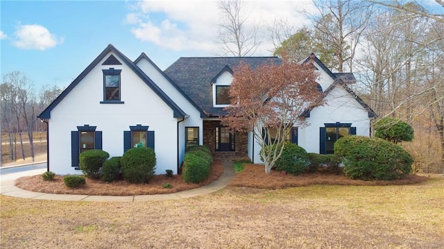 view of front of house featuring a front yard