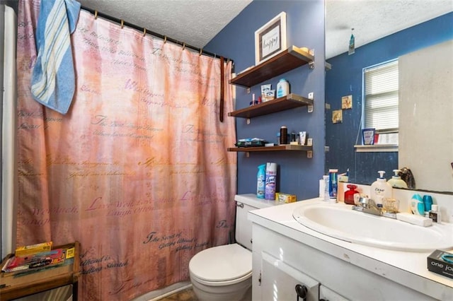 full bath with vanity, a shower with shower curtain, toilet, and a textured ceiling