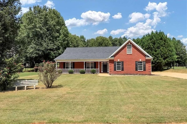 view of front of property featuring a porch and a front lawn