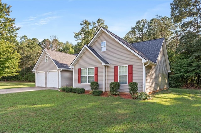 view of front of property featuring a front yard