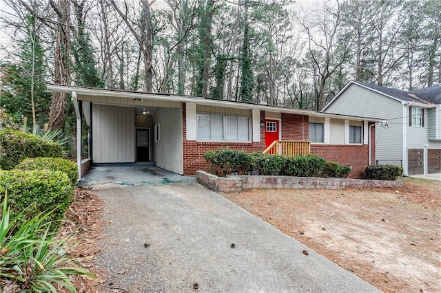 view of front of property featuring a carport