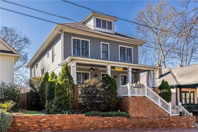 traditional style home featuring fence, a ceiling fan, and covered porch