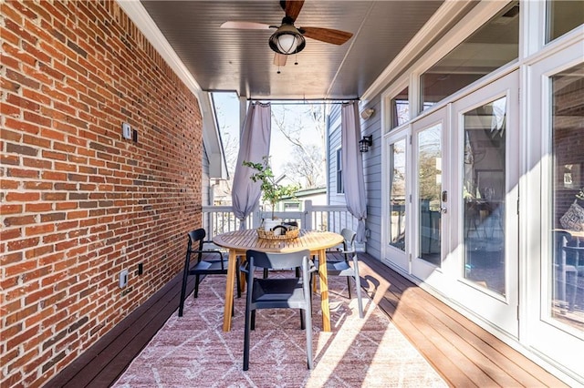 sunroom / solarium with a ceiling fan