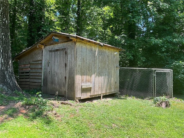 view of outbuilding featuring a lawn