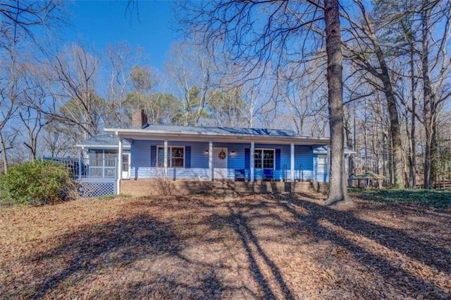 ranch-style home with a porch