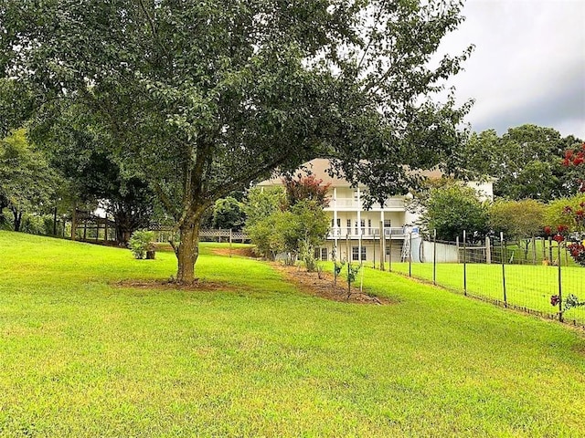 view of yard with a balcony