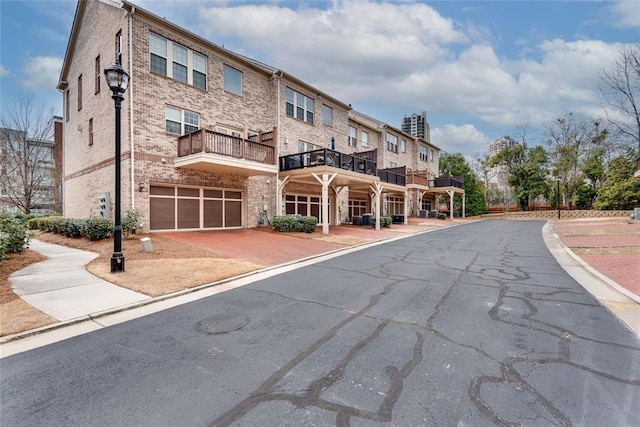 exterior space featuring driveway