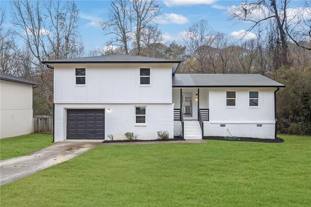 view of front of home featuring a front yard and a garage