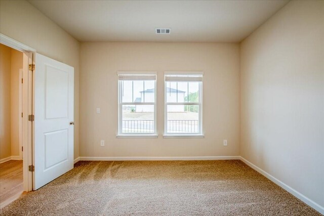 view of carpeted spare room