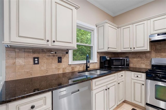 404 Pine Grove Way, Woodstock, GA 30189 - kitchen featuring appliances with stainless steel finishes, a sink, under cabinet range hood, dark stone counters, and ornamental molding