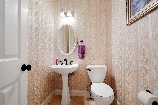 404 Pine Grove Way, Woodstock, GA 30189 - bathroom with baseboards, toilet, tile patterned flooring, wallpapered walls, and a sink
