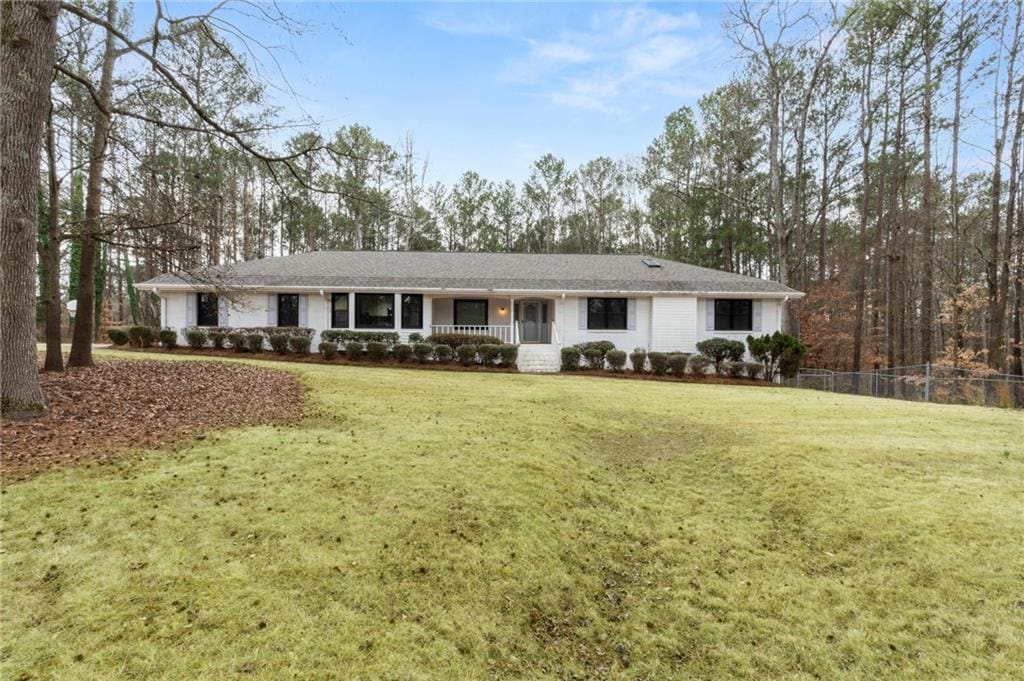 ranch-style home featuring a front yard