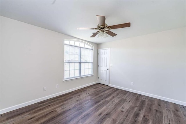 unfurnished room with dark wood-type flooring and ceiling fan