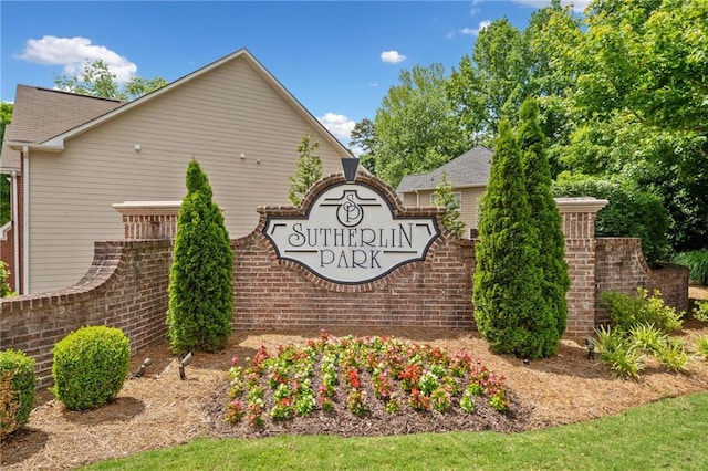 view of community / neighborhood sign