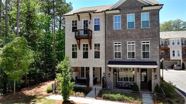 408 Townly Ct, Alpharetta, GA 30009 - view of front facade with brick siding, a fenced front yard, and a balcony