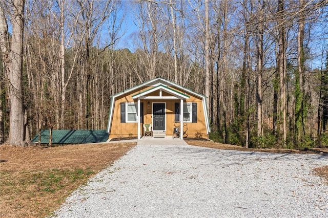 view of front of house featuring a forest view