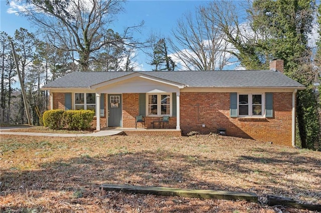 view of front of property with covered porch and a front lawn