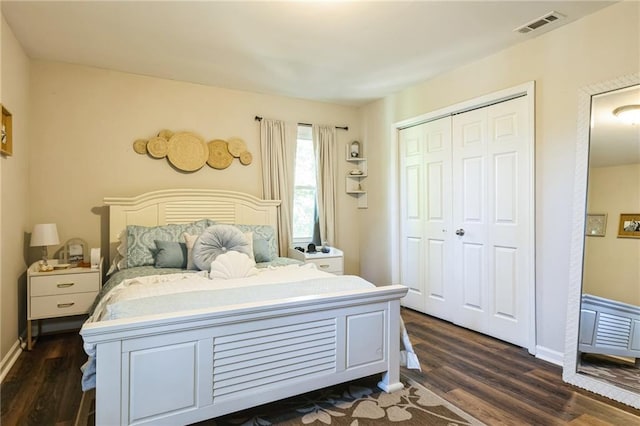 bedroom featuring dark wood-type flooring and a closet