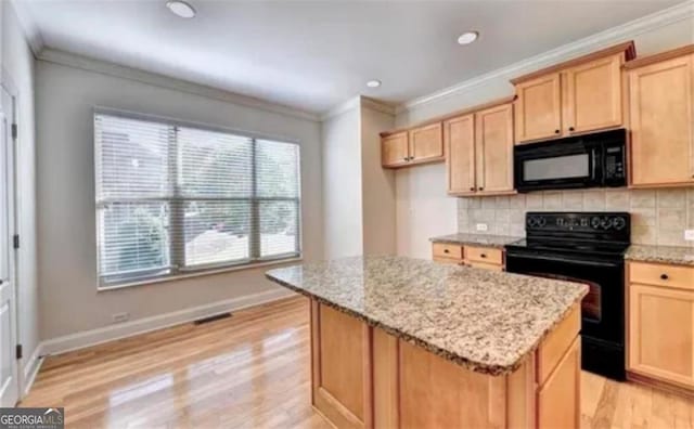 kitchen with black appliances, light wood-style floors, backsplash, and crown molding