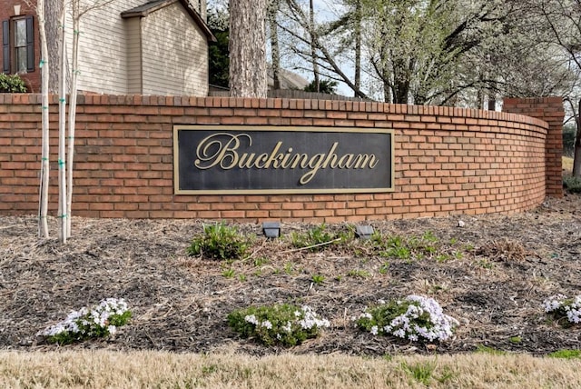 view of community / neighborhood sign