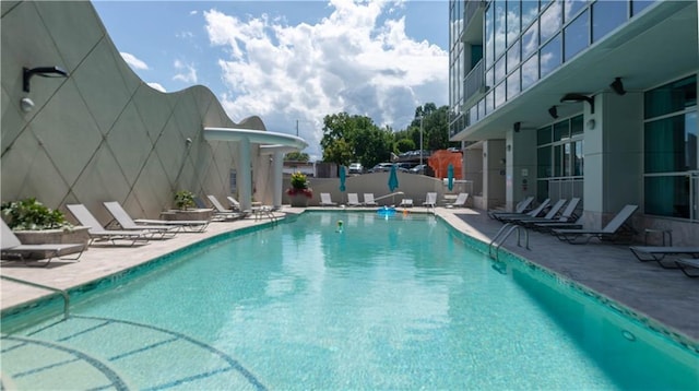 3338 Peachtree Rd NE Unit 1506, Atlanta, GA 30326 - community pool with a patio area