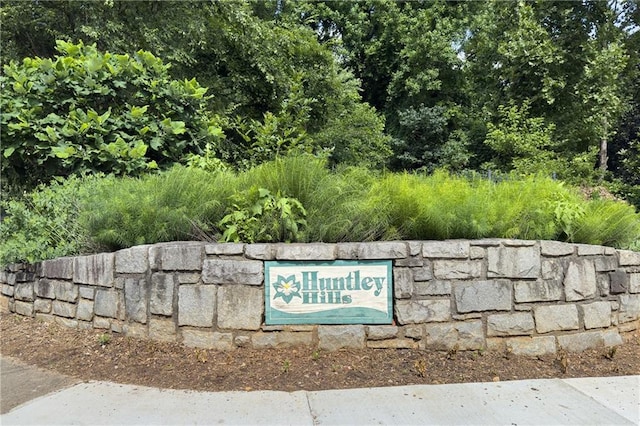 3899 Carlton Dr, Chamblee, GA 30341 - view of community sign