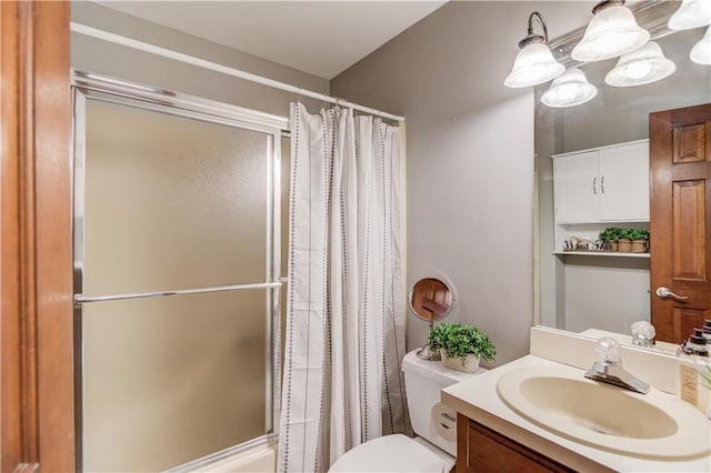 bathroom with vanity, curtained shower, and toilet