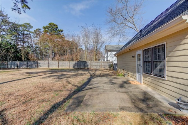 view of yard featuring a patio